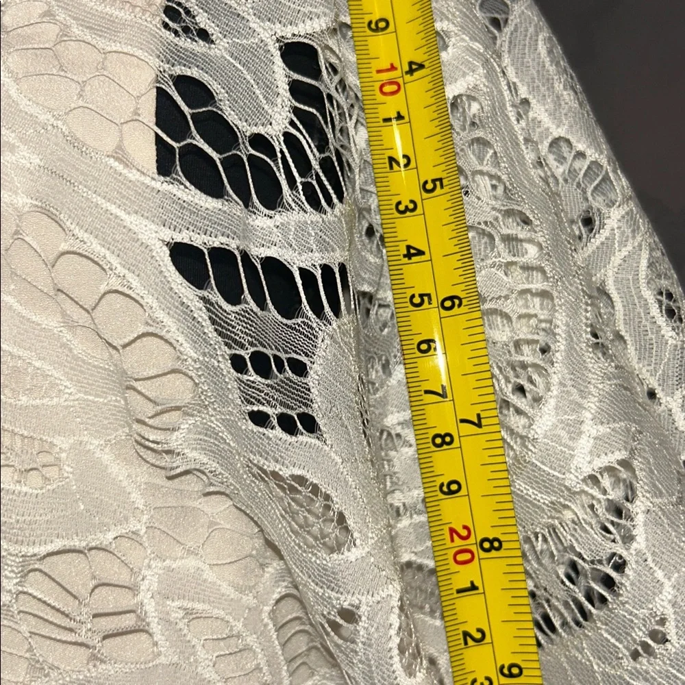 Tobi Elegant White Lace Dress with Deep V-Neck size M - Picture 9 of 16